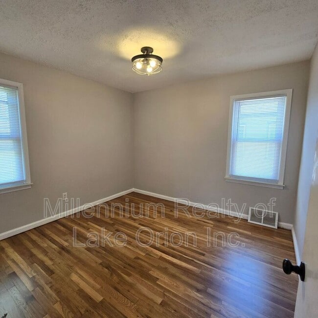 Building Photo - 136 W Princeton Ave
