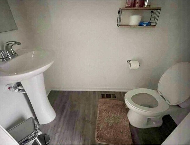 Building Photo - Updated 3 Bed, 2.5 Bath Home in Lane-Wooster Area