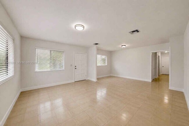 Building Photo - 8636 NW 35th Pl