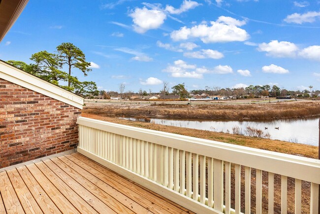 Building Photo - Master Suite with Balcony!!! Completely remodeled 2 level townhome close to the beaches of Surfside!