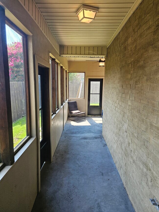 Building Photo - 200 Oxmoor Pl