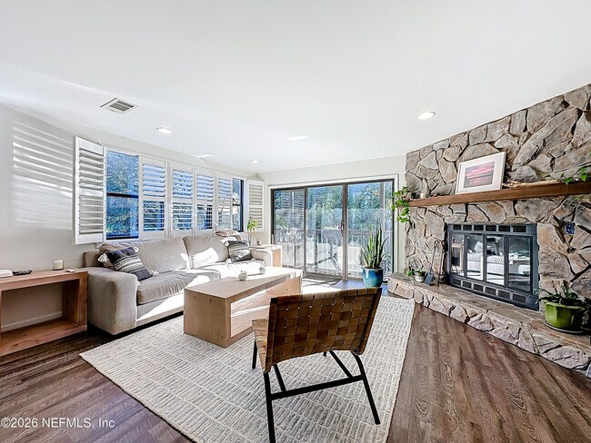 Building Photo - 2009 Seminole Rd