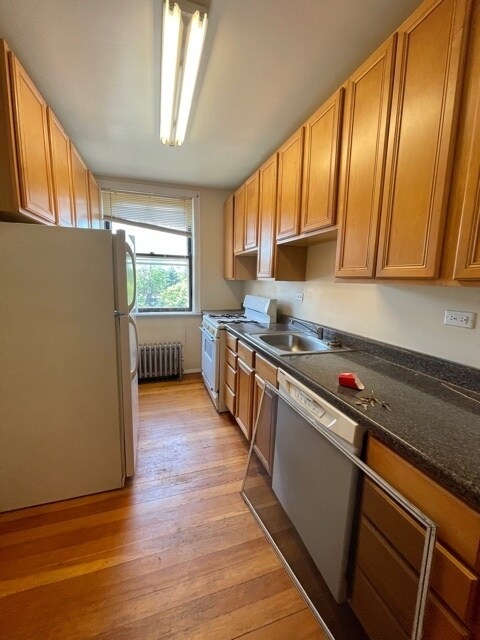 Building Photo - 4860 N Hermitage Ave