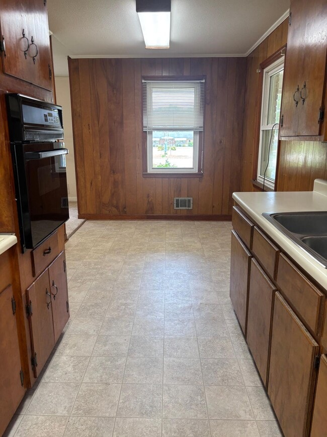 Building Photo - 2426 Peach Orchard Rd