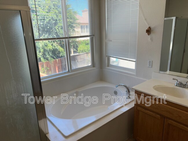 Building Photo - 3918 Ginko Way