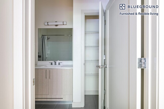 Building Photo - 320 D St