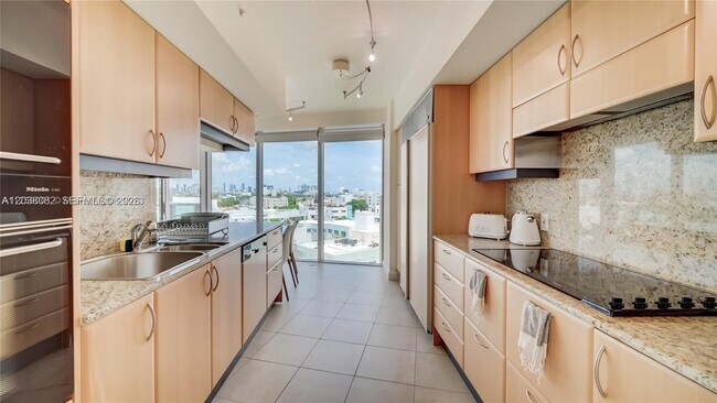 Building Photo - 1455 Ocean Dr