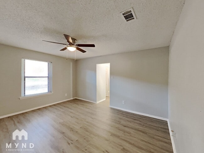Building Photo - 717 Timberoaks Dr