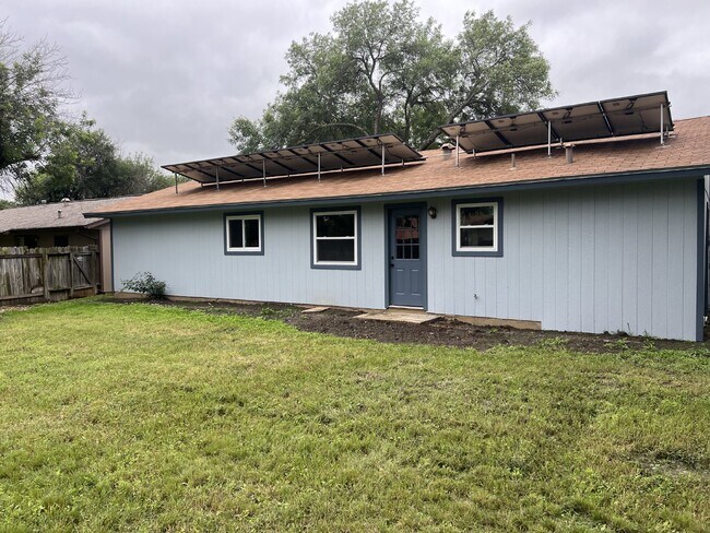 Building Photo - recently updated single-story home