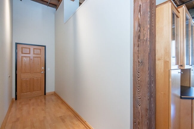 Building Photo - Modern Downtown Milwaukee Condo for Rent