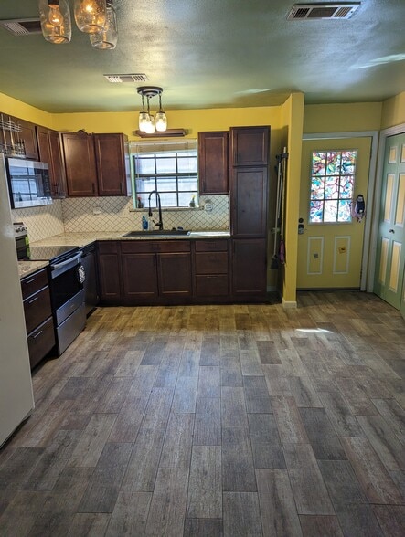 Building Photo - 4360 Stumberg Ln