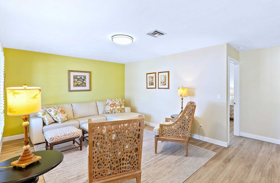 Building Photo - 663 106th Ave N