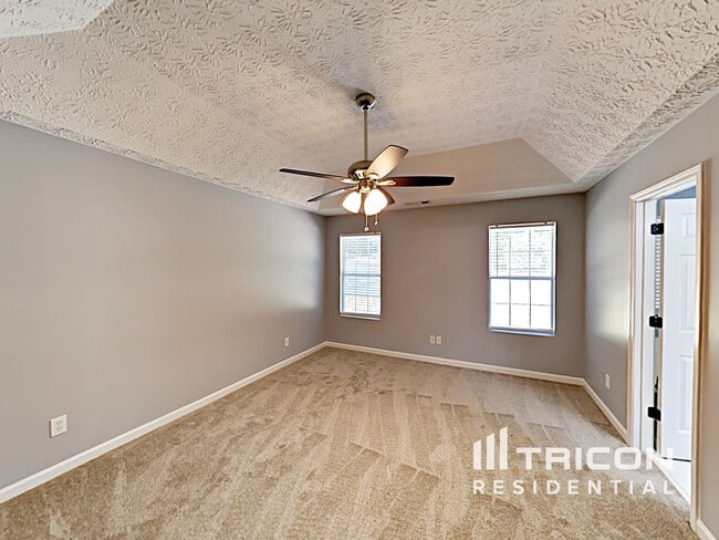 Building Photo - 85 Parkwood Dr