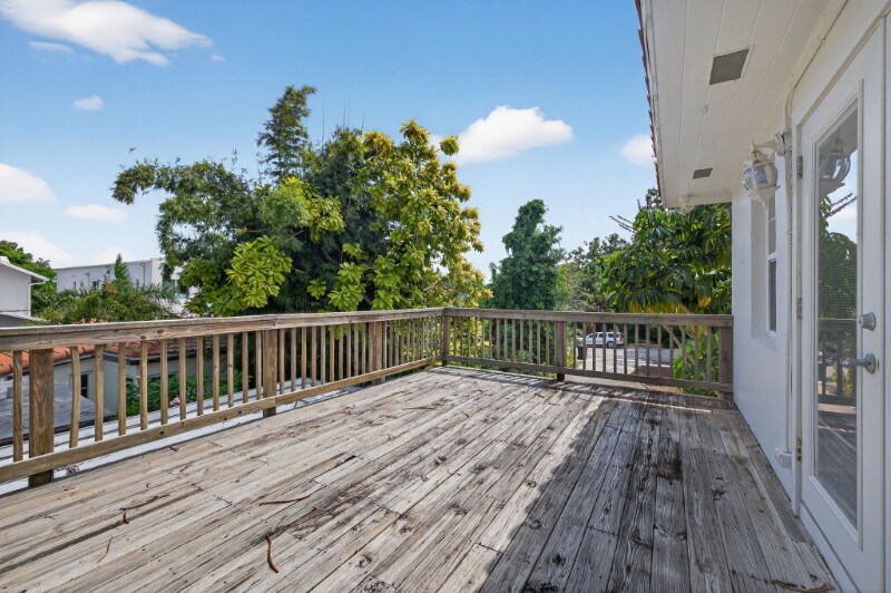 Building Photo - 737 19th Ave N