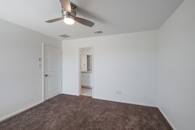 Building Photo - 4934 Legacy Trl