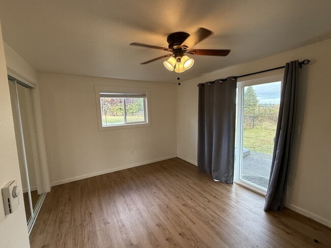 Building Photo - **Sunny Sequim**