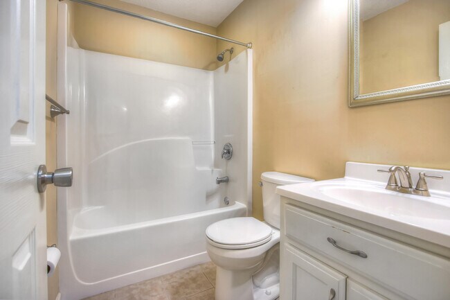 Building Photo - 3165 Foxcroft Cir