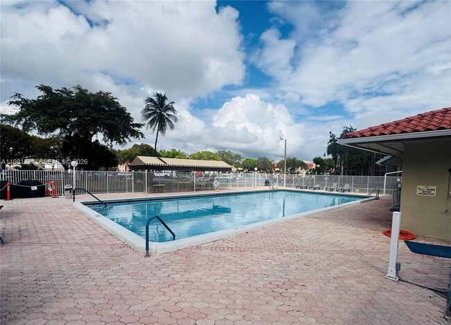 Building Photo - 1800 SW 81st Ave