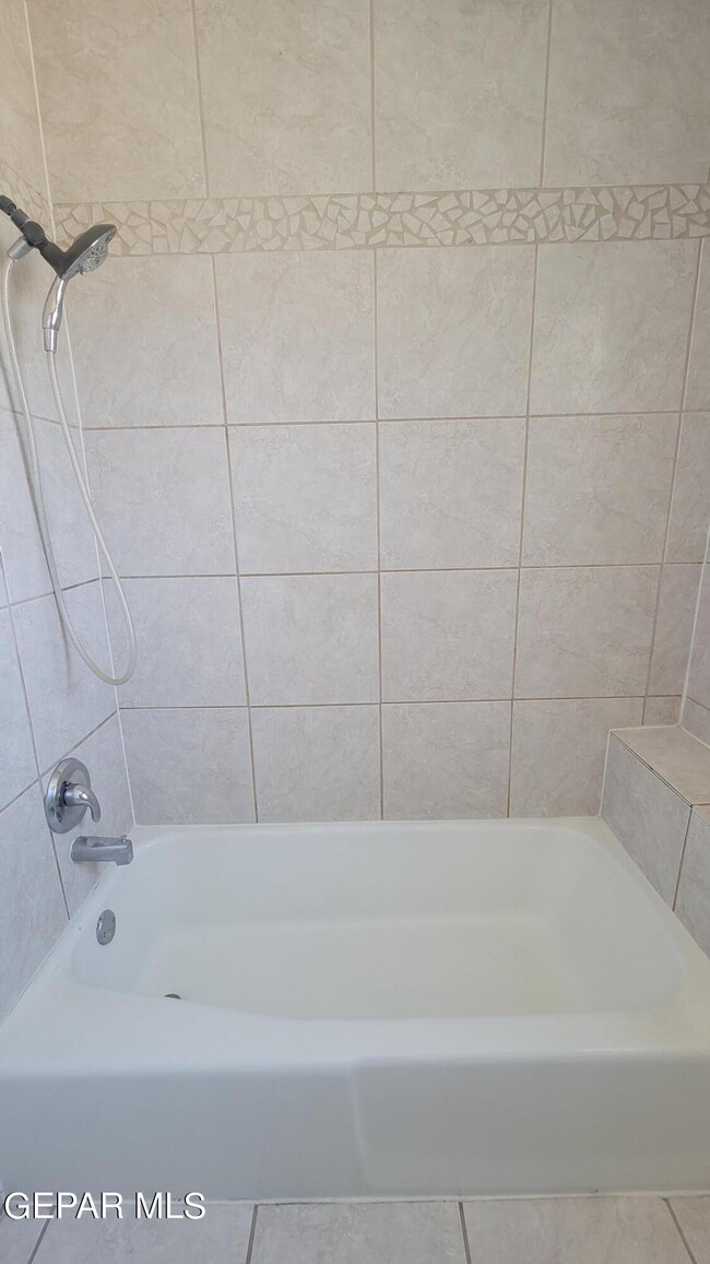 Building Photo - 1405 Cessna Dr