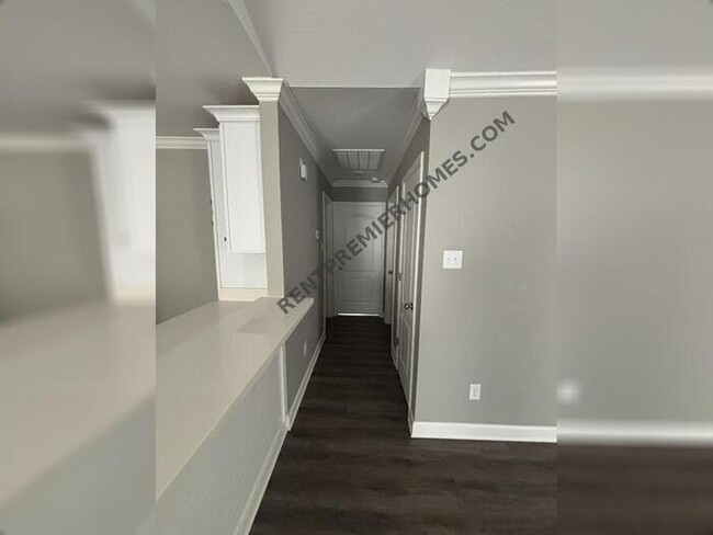 Building Photo - 55 Buena Vis Dr