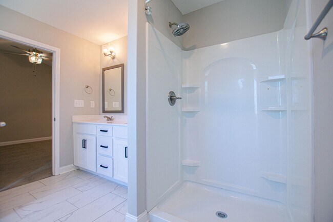 Building Photo - Pet Friendly Four Bedroom!