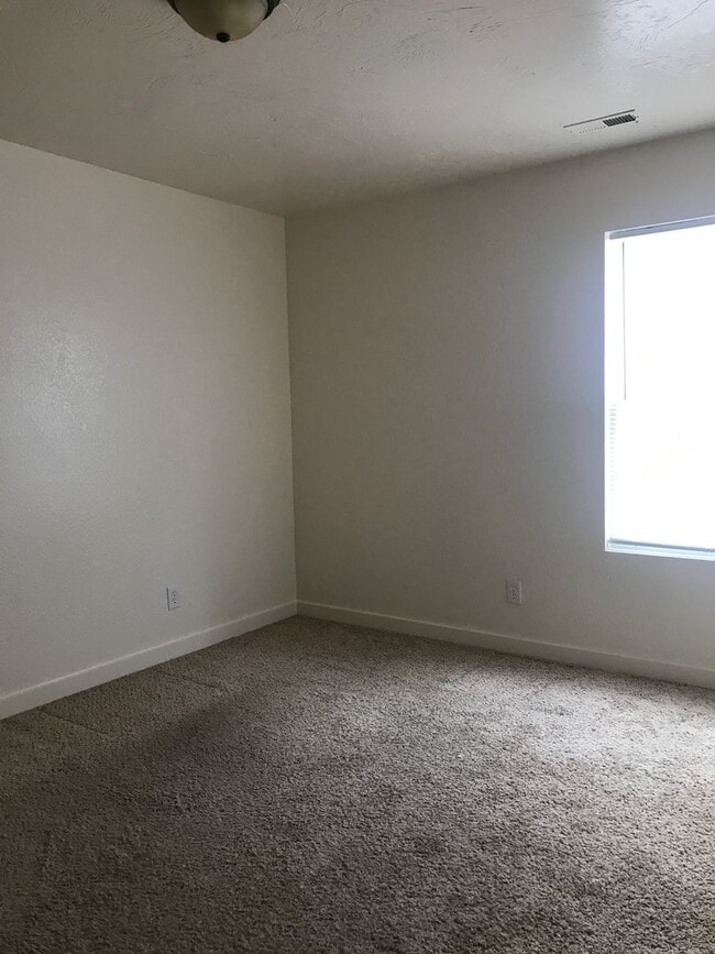 Building Photo - Charming Home Nestled in Springfield - 3 b...
