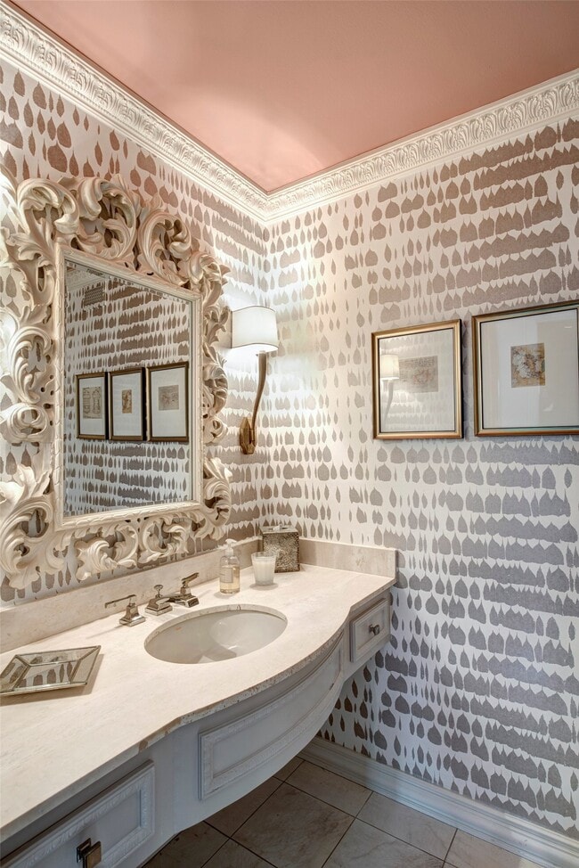 Building Photo - 3440 Locke Ln