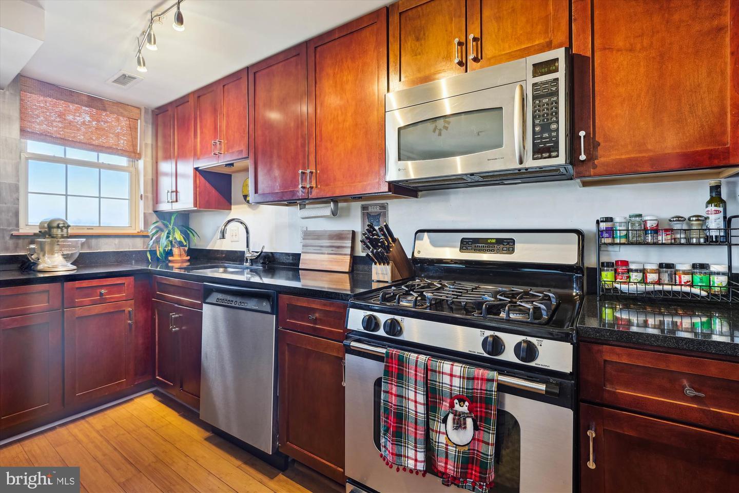 Kitchen - 1417 Newton St NW
