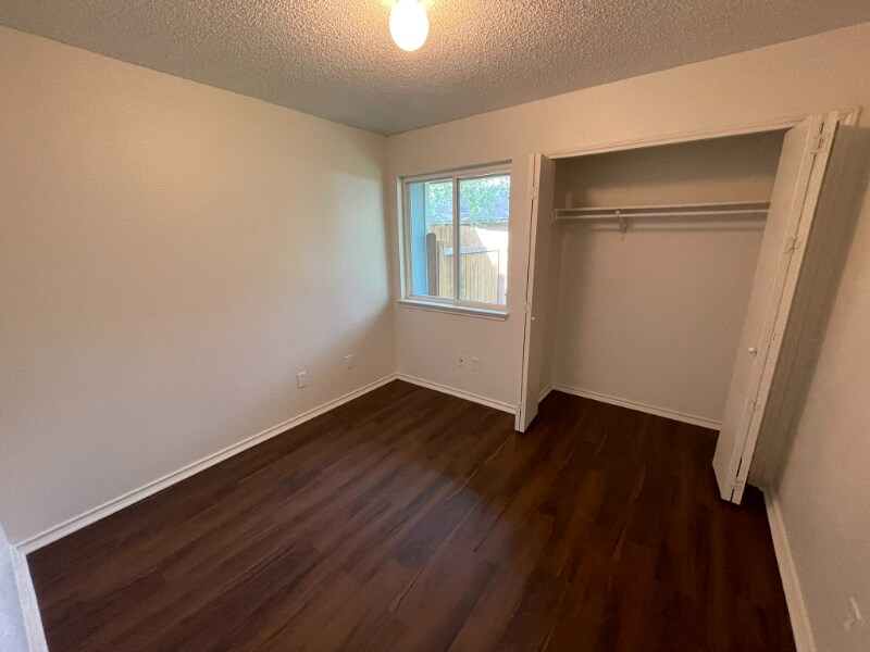 Building Photo - 8826 Meadow Trace St