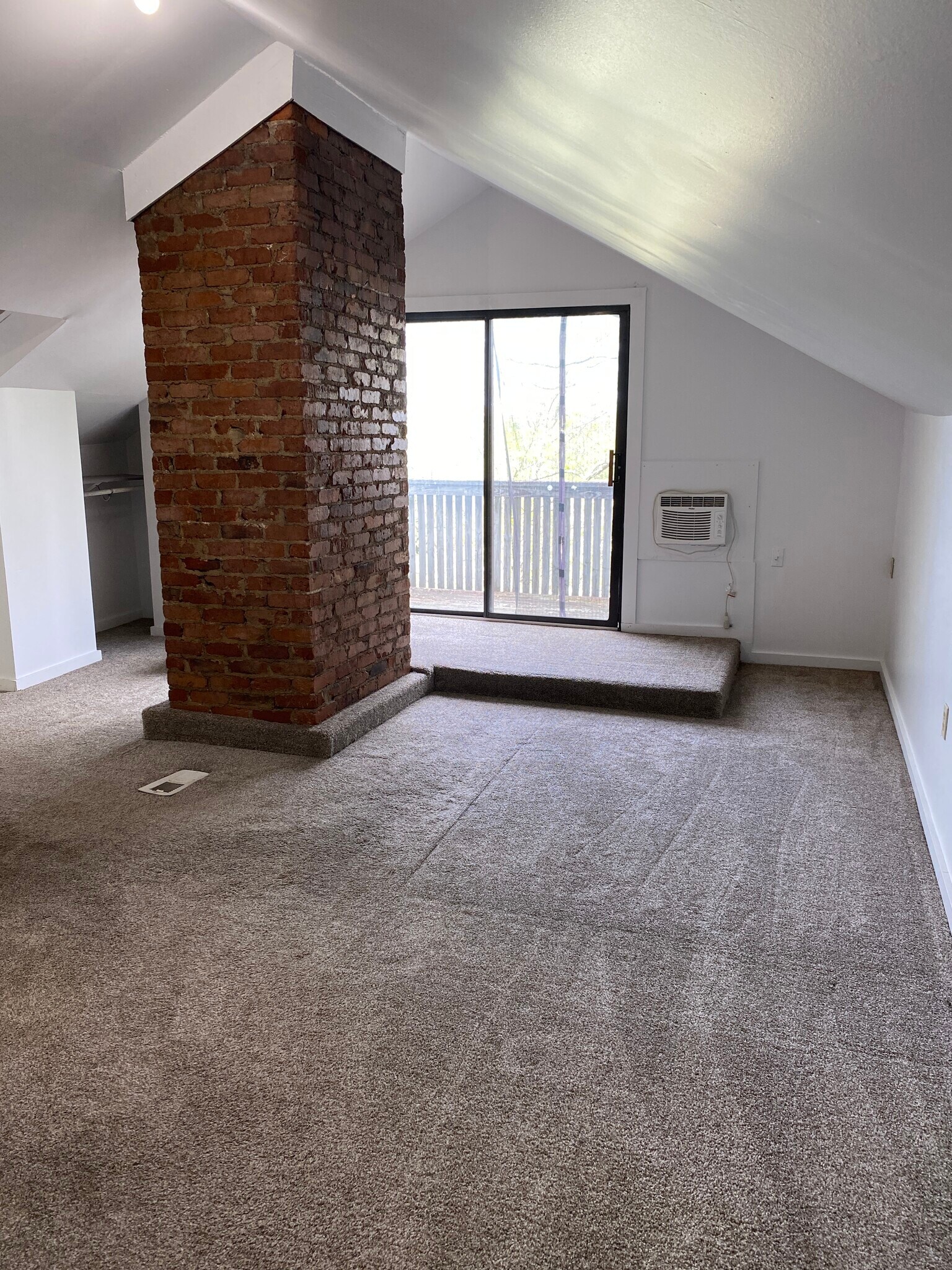 Loft Bedroom - 222 W End Blvd