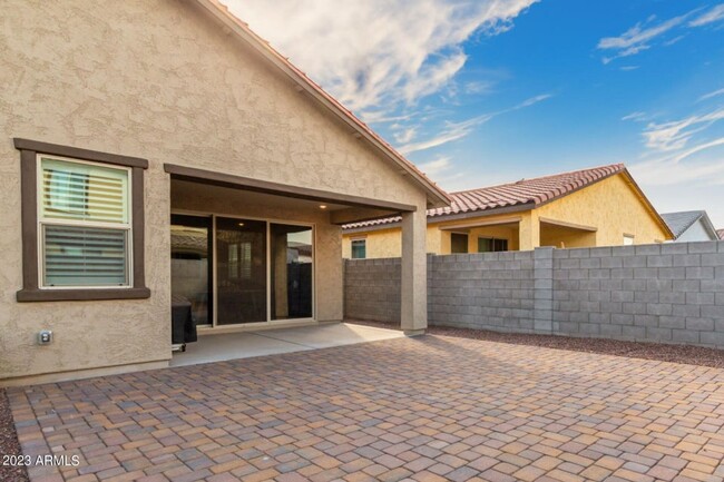 Building Photo - Stunning 3 bedroom home in Litchfield Park!