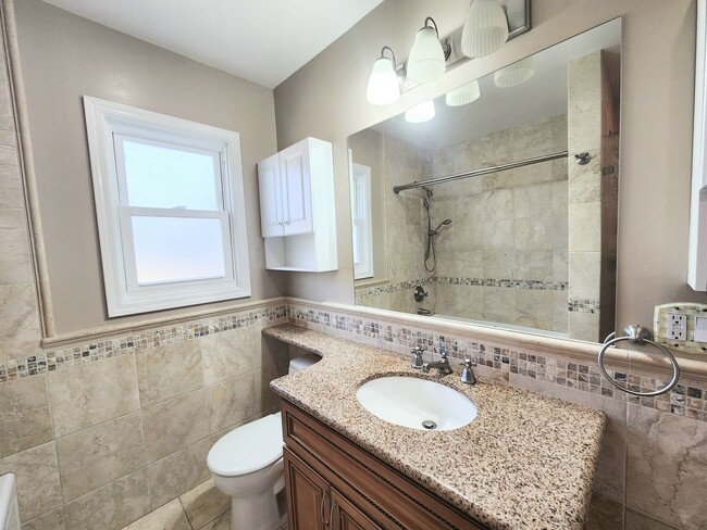 Building Photo - Two bed house in San Mateo