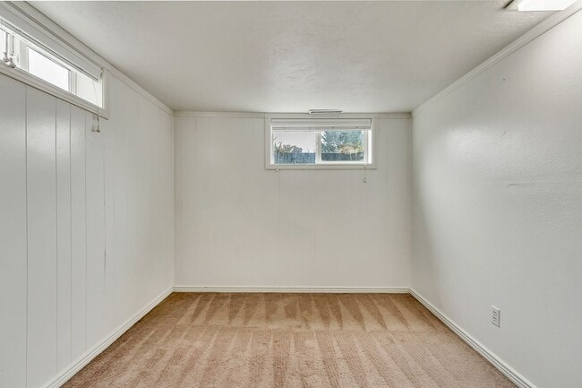 Building Photo - 2 Bedroom Basement Unit For Rent!