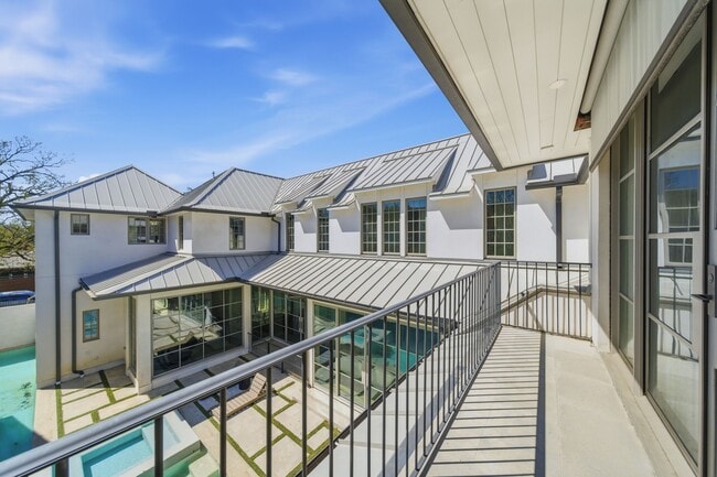 Building Photo - 2615 Yupon St