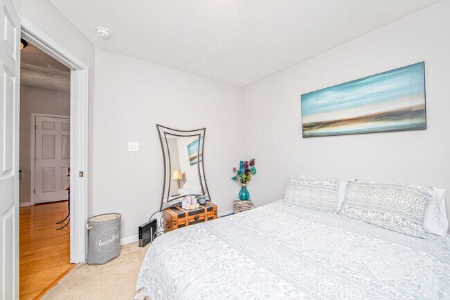 Building Photo - Good size home East of Raeford