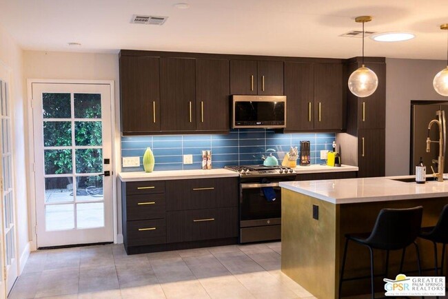 Building Photo - 38820 Bel Air Dr