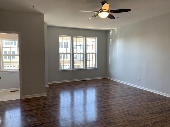 Building Photo - Spacious 3-Bed / 2.5-Bath Townhome – Antrim Crossing Subdivision