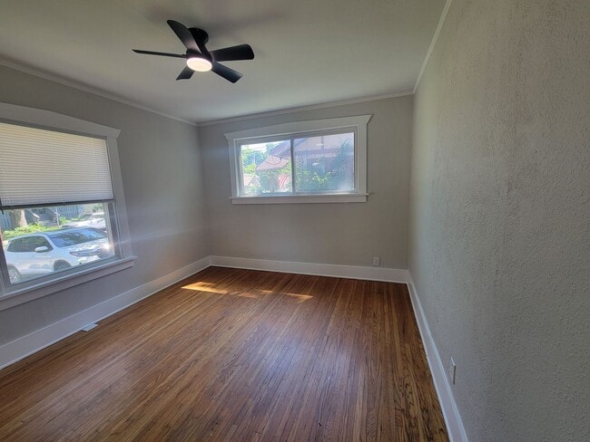 Building Photo - 2 Bedroom, 1 Bath Home - Now Available for Rent!