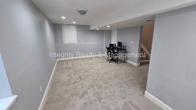 Building Photo - 5056 Weeping Willow Cir