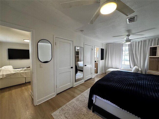 Building Photo - 3008 Hillview St