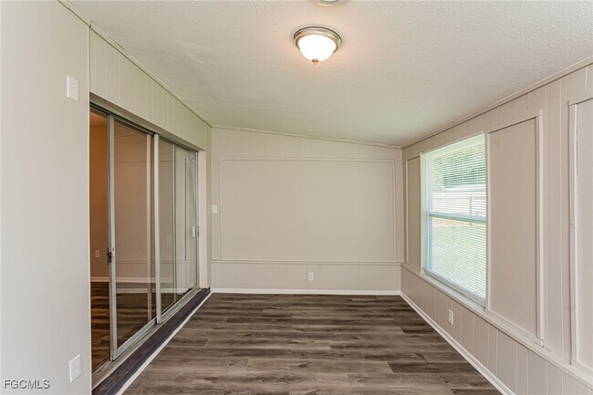 Building Photo - 604 Shamrock Blvd