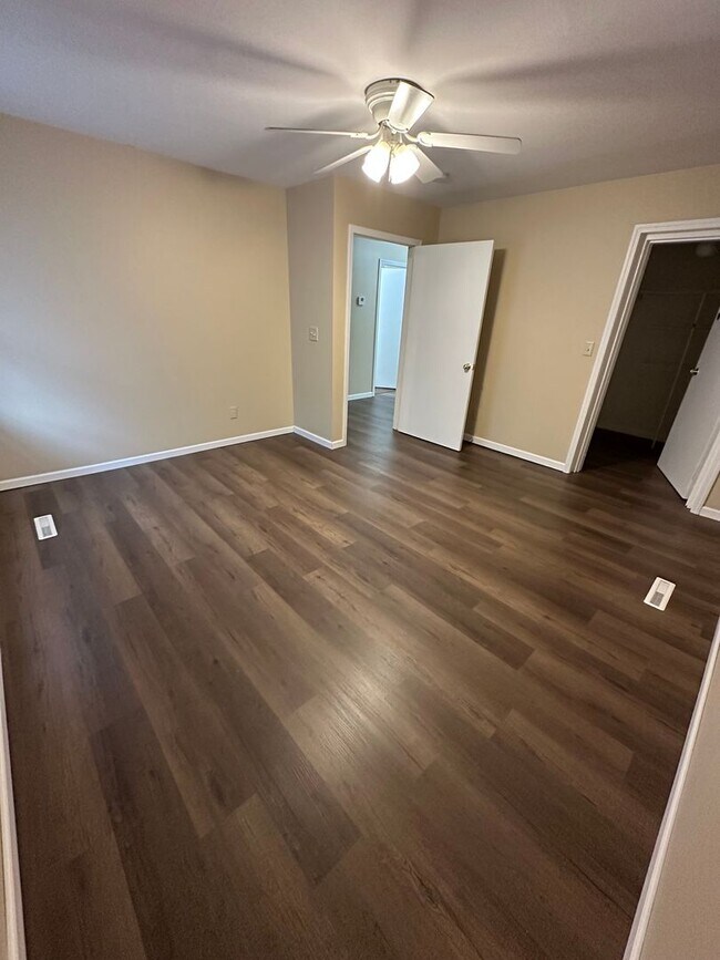 Building Photo - 2 Bedroom, 1 Bathroom House with Carport