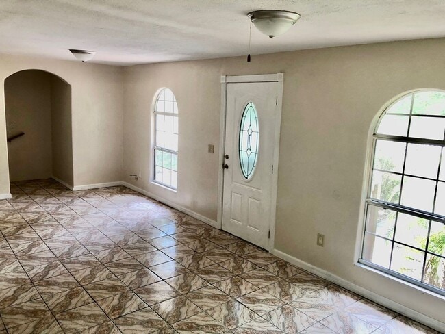 Building Photo - Spacious 3BR/1BA with Huge Yard & Charming...