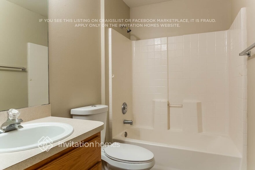 Building Photo - 2434 Bayhill Dr