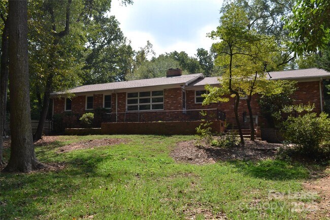 Building Photo - 3313 Woodwardia Dr