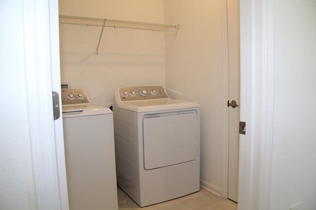 Building Photo - 2509 Relaxing Ln