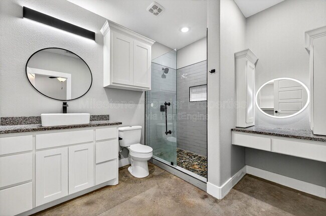 Building Photo - 1501 S 7th Ave