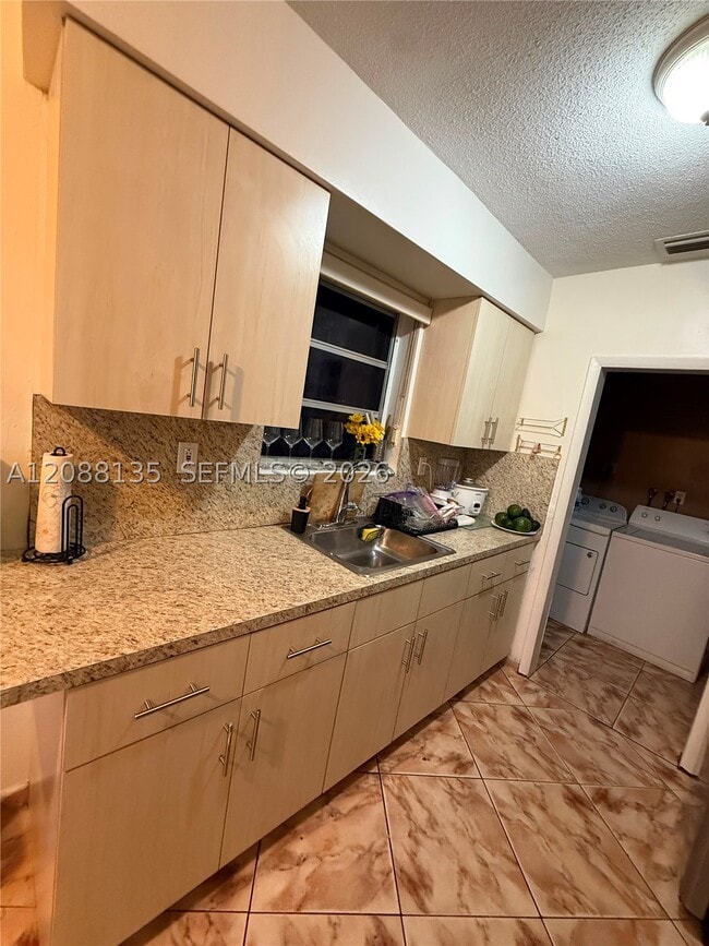 Building Photo - 5709 SW 36th Ct
