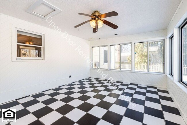 Building Photo - 1225 Clarion Dr