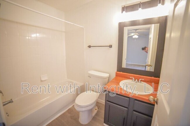 Building Photo - 741 White Dr